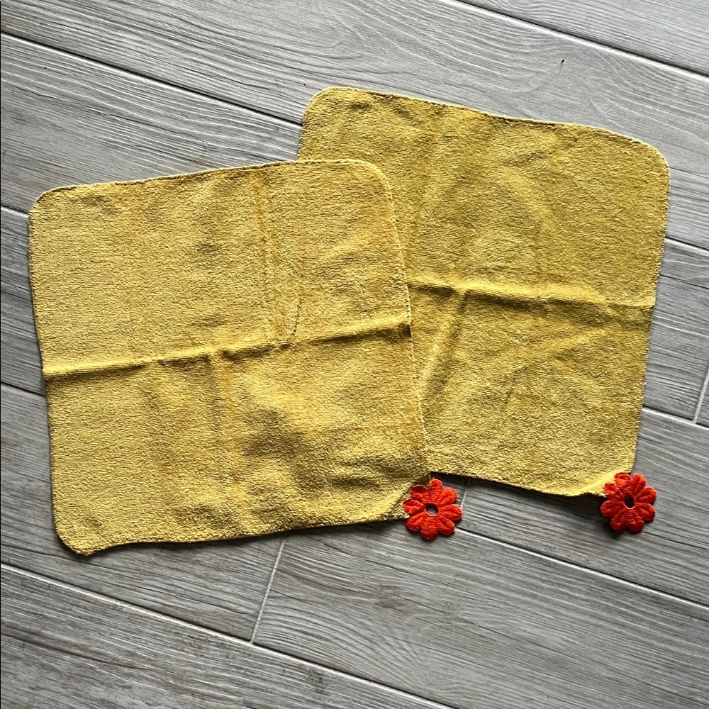2 Fieldcrest vintage 100% cotton, terrycloth yellow orange embroidered flower